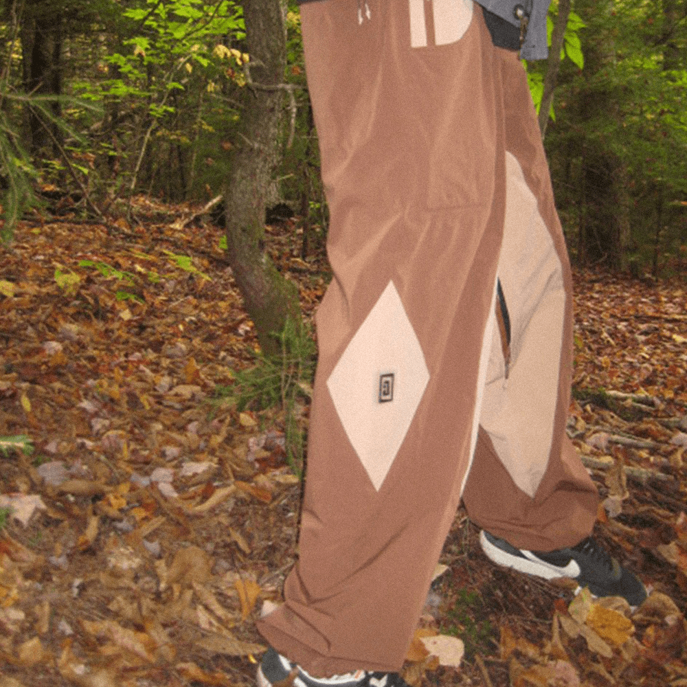 brown baggy snowpants with open leg vents and 6 pockets